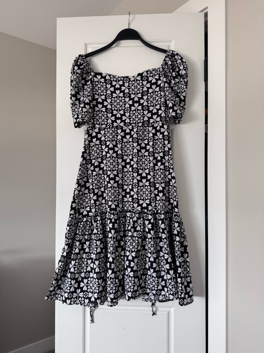 Black & White Floral Puff-Sleeve Midi Dress